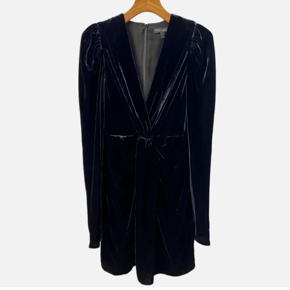 Banana Republic black velvet long sleeve dress NWT 6 elegant flattering vneck